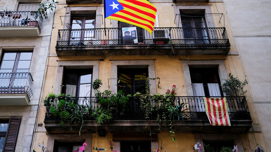 Catalan separatist Puigdemont set to return home after court lifts arrest warrant 