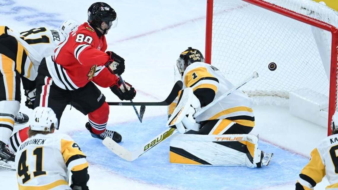 Blackhawks knock off Penguins in Bedard’s season debut