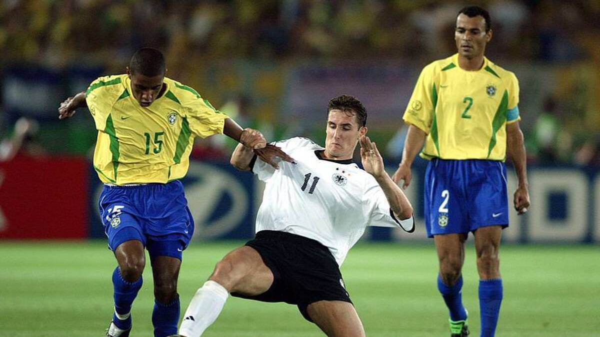  Kléberson (L) became a World Cup hero. | Richard Sellers/Sportsphoto/Allstar/Getty Images 
