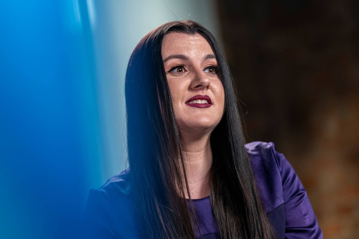  Fidji Simo is stepping down from her role as Sam Altman's top lieutenant. 