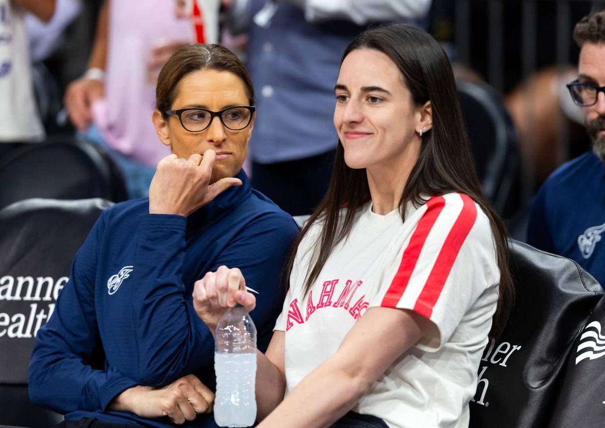  Indiana Fever injured guard Caitlin Clark, head coach Stephanie White © Mark J. Rebilas-Imagn Images