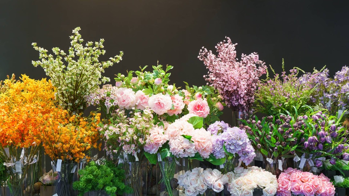 Add Instant Romance and Elegance to Your Front Door With One Simple Floral Trick 