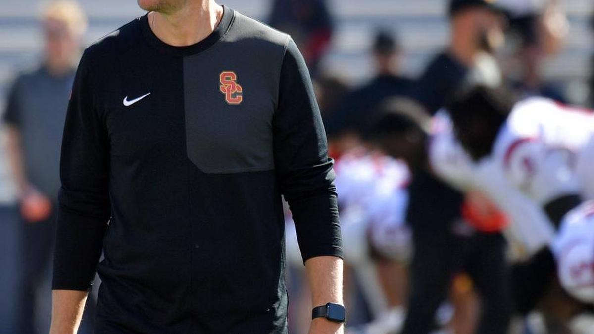  Sep 27, 2025; Champaign, Illinois, USA; Southern California Trojans head coach Lincoln Riley before an NCAA football game with the Illinois Fighting Illini at Memorial Stadium. Mandatory Credit: Ron Johnson-Imagn Images | Ron Johnson-Imagn Images 