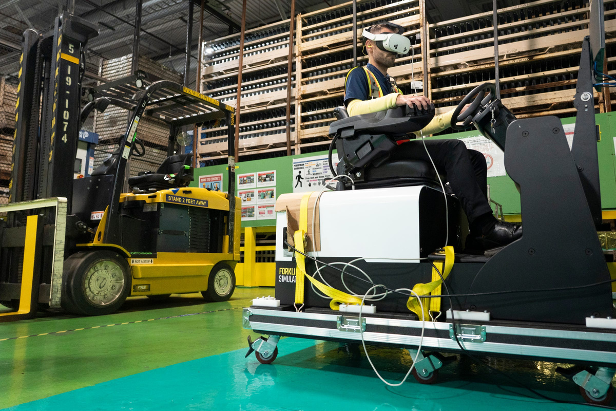Stellantis uses this virtual reality tech to train forklift drivers ...
