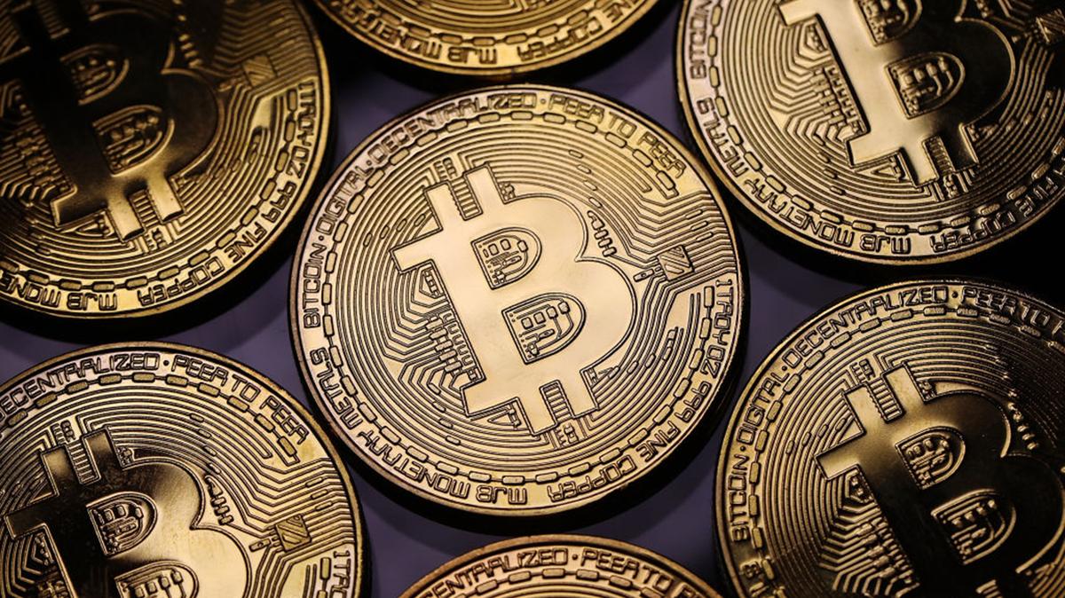 Un hombre de origen brasileño enfrenta 13 cargos por su presunta participación en un esquema de estafa de inversión con bitcoins-