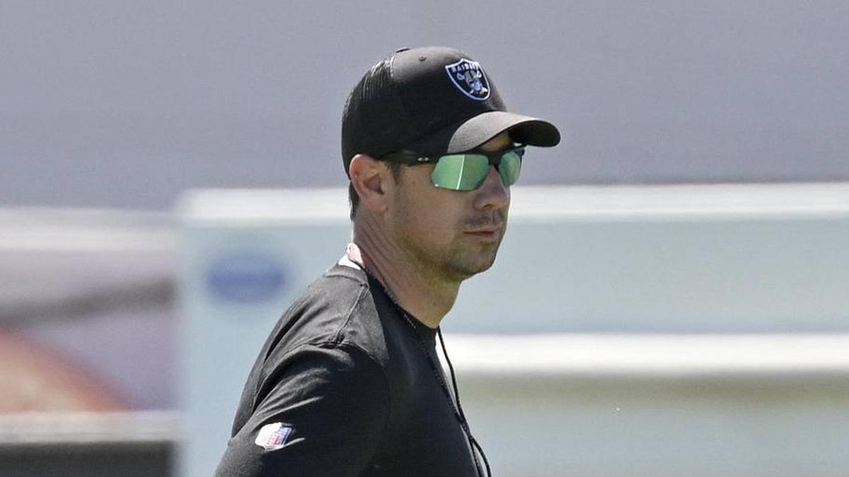  May 20, 2026; Henderson, NV, USA; Las Vegas Raiders head coach Klint Kubiak looks on during organized team activities at Intermountain Health Performance Center. Mandatory Credit: Candice Ward-Imagn Images | Candice Ward-Imagn Images 