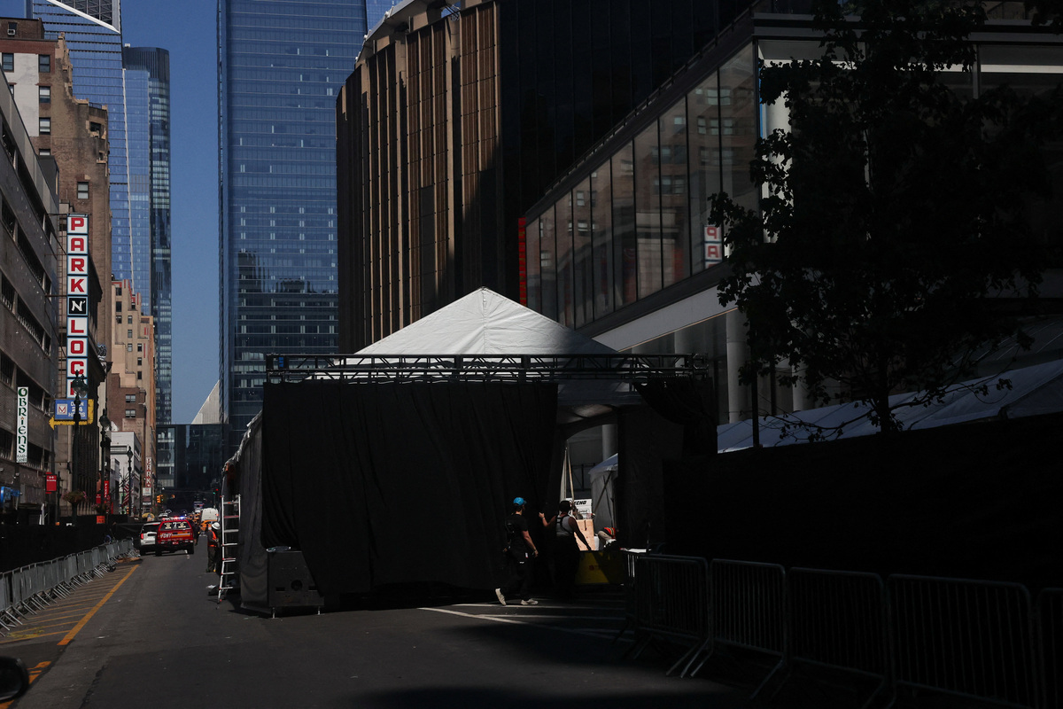 A structure stands outside Madison Square Garden, the venue for the reported wedding celebrations of singer Taylor Swift and National Football League (NFL) player Travis Kelce, in New York, U.S., July 3, 2026.  REUTERS/Shannon Stapleton
