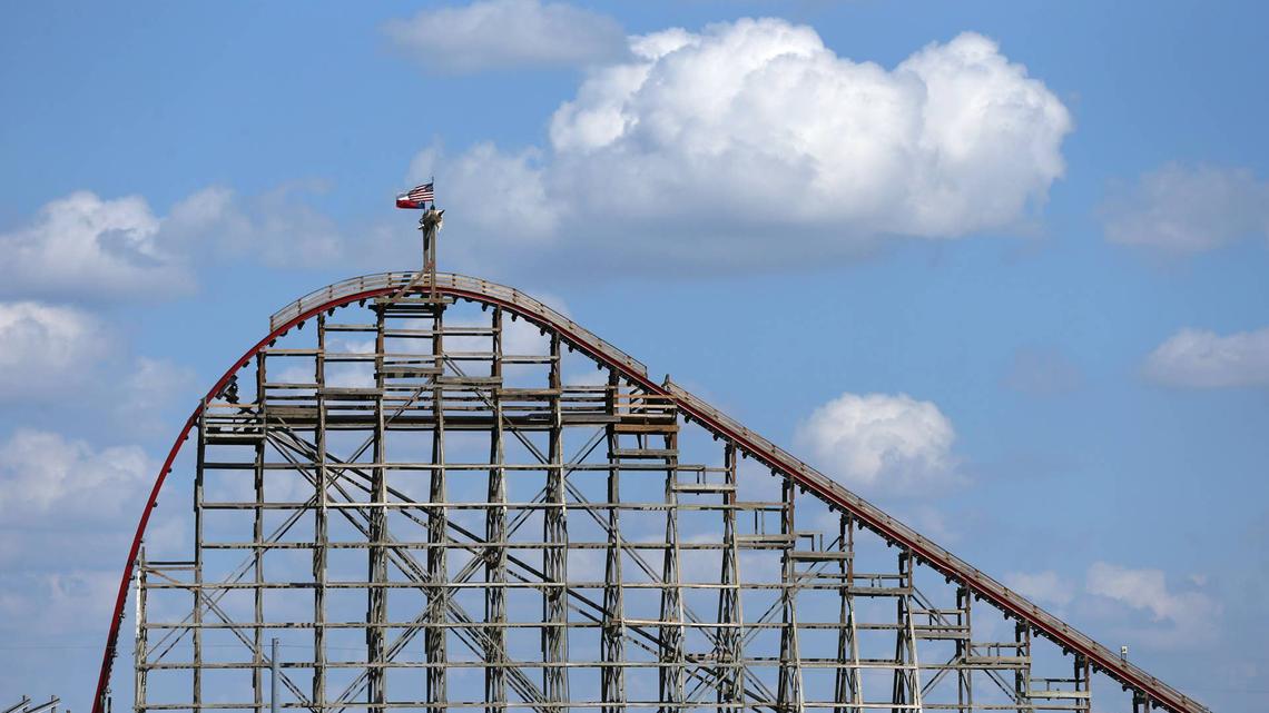 Power Outage Left Roller Coaster Riders Stranded 245 Feet in the Air at Six Flags 
