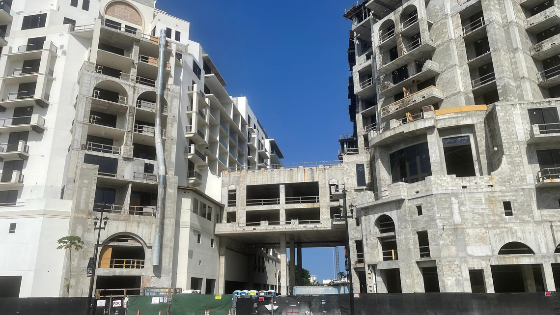Mandarin Oriental condo lender botched construction, lawsuit says 