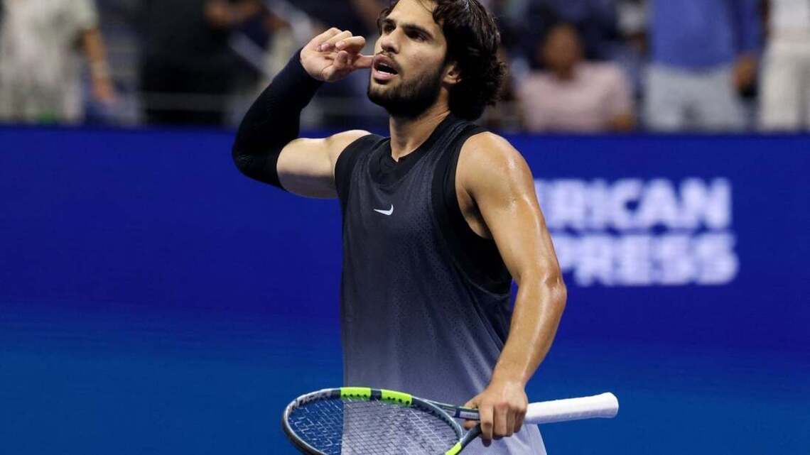 Carlos Alcaraz breezes into third round in Shanghai 