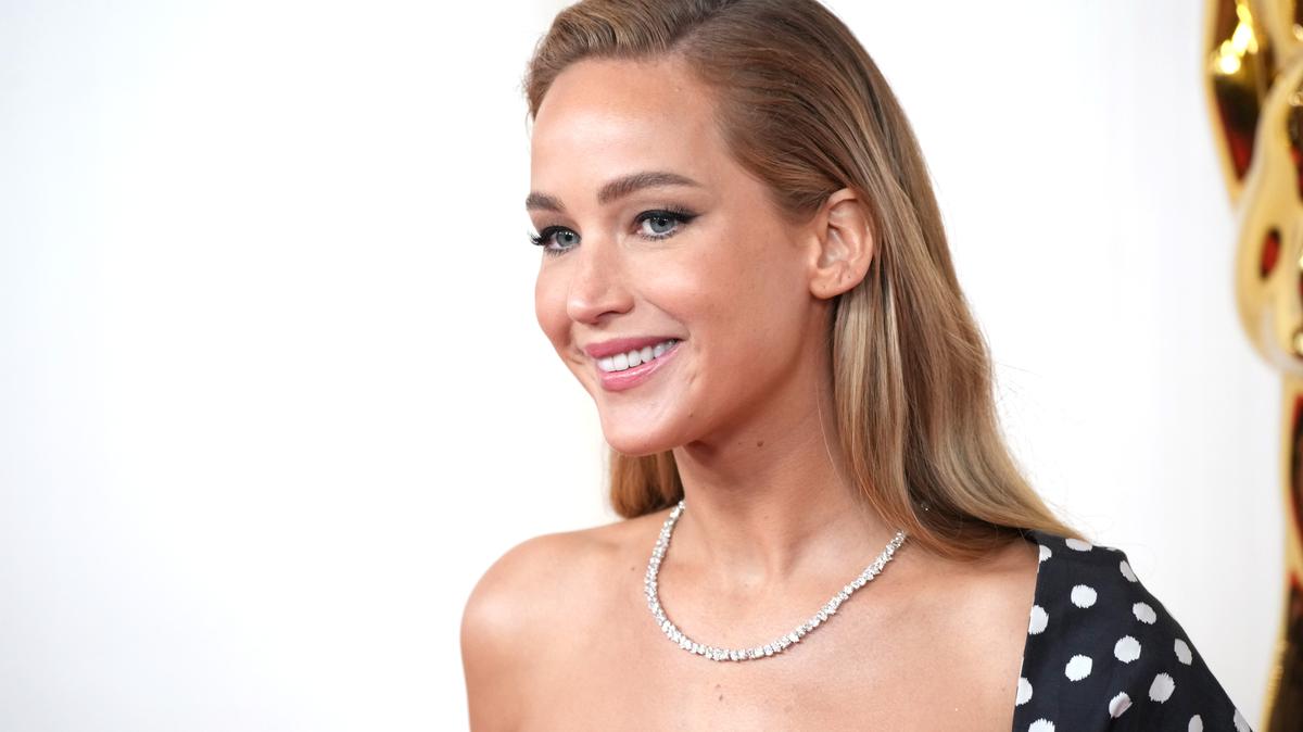HOLLYWOOD, CALIFORNIA - MARCH 10: Jennifer Lawrence attends the 96th Annual Academy Awards at Dolby Theatre on March 10, 2024 in Hollywood, California. (Photo by Jeff Kravitz/FilmMagic)