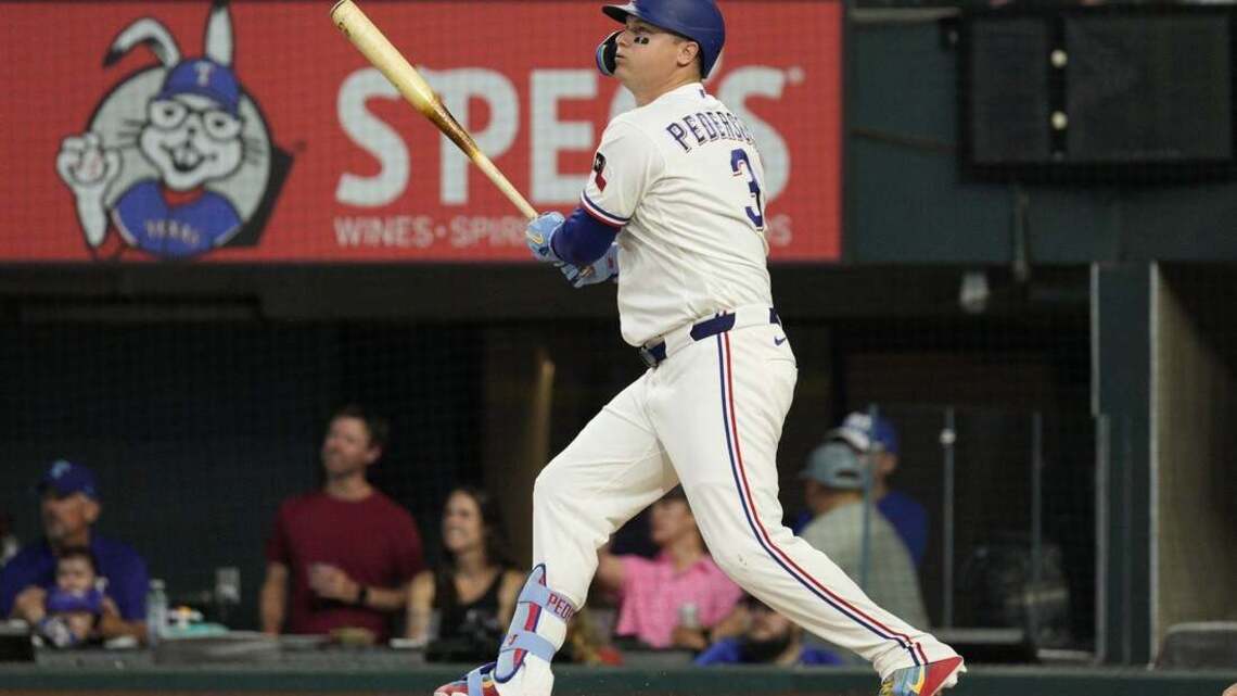 Rangers win series over Mariners, pad AL West lead