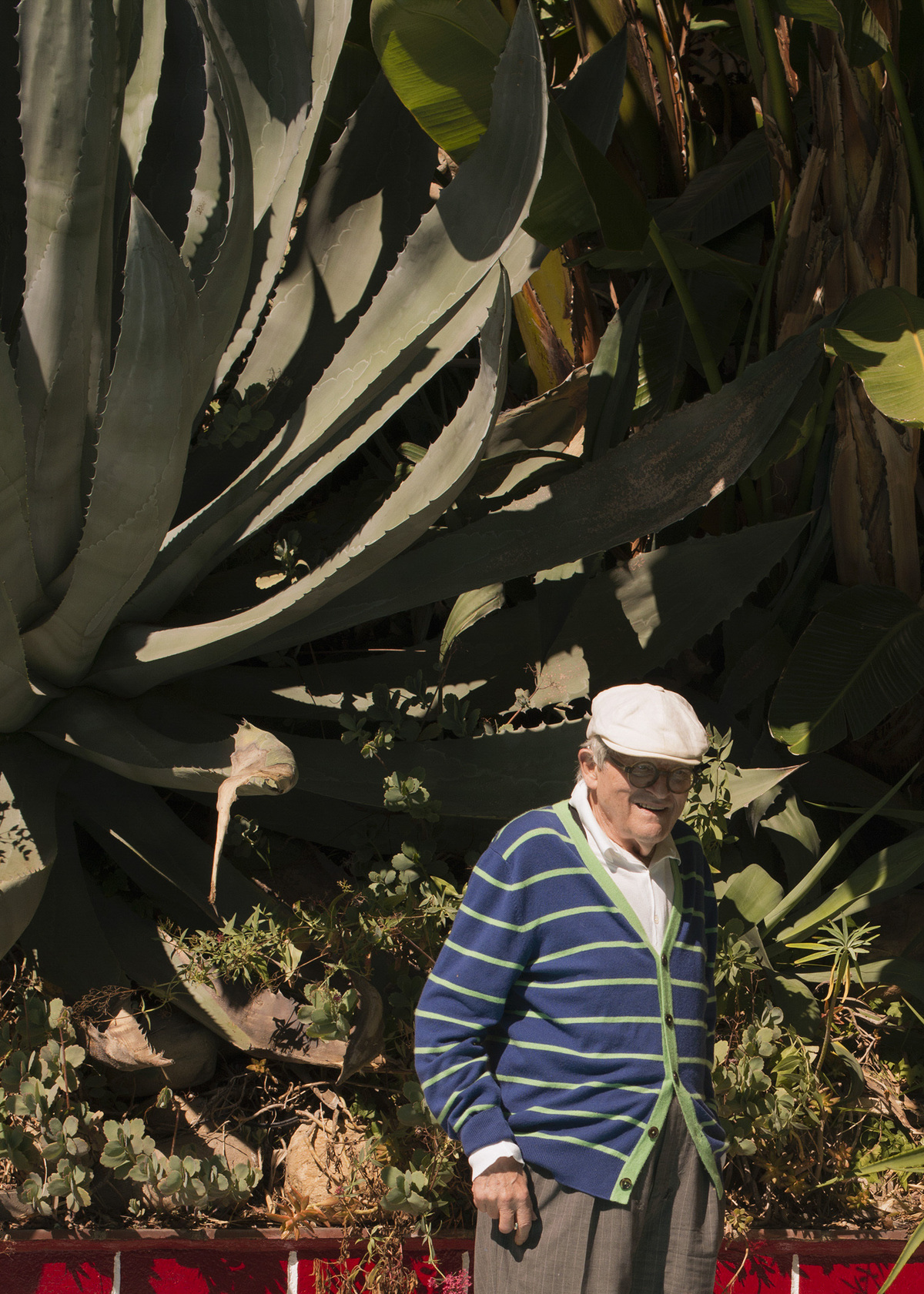 FILE -- The artist David Hockney repainted his swimming pool -- and signed and dated it July 8, 2017, the day before his 80th birthday, in Los Angeles, Aug. 22, 2017. Hockney, whose colorful figurative paintings were both conservative and iconoclastic, defying the dominant abstract schools of the mid-20th century, died at home in London on June 11, 2026. He was 88. (Nathanael Turner/The New York Times)