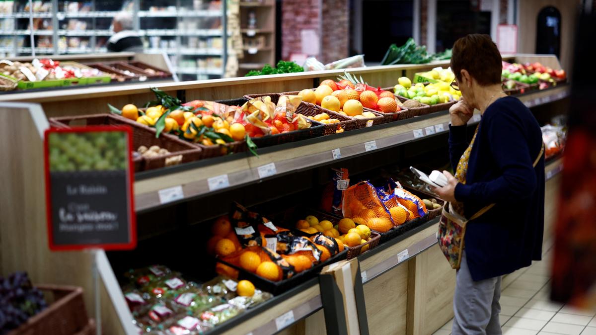 A woman shops in the fruit and vegetable section in a supermarket in Chanverrie, France, October 16, 2024. REUTERS/Stephane Mahe