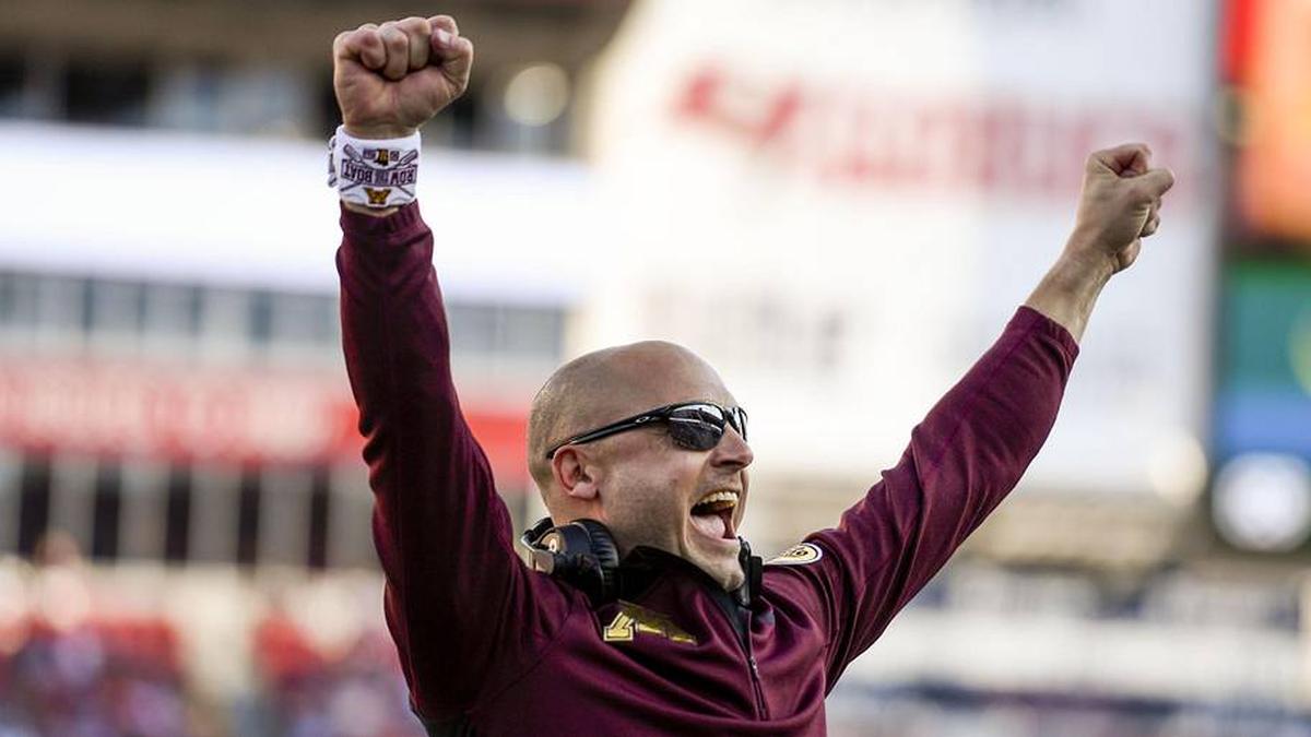  Jan 1, 2020; Tampa, Florida, USA; Minnesota Golden Gophers head coach PJ Fleck (sunglasses) reacts during the fourth quarter of the game against the Auburn Tigers at Raymond James Stadium. Mandatory Credit: Douglas DeFelice-Imagn Images | Douglas DeFelice-Imagn Images 