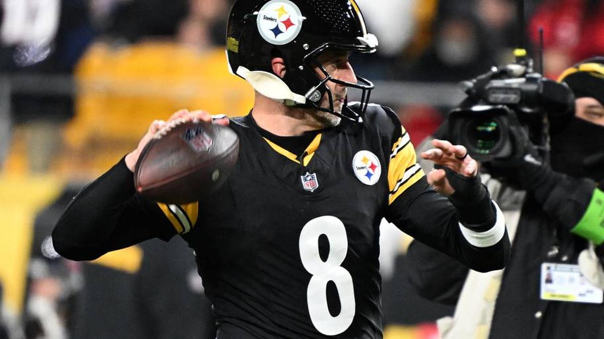  Jan 12, 2026; Pittsburgh, PA, USA; Pittsburgh Steelers quarterback Aaron Rodgers (8) warms up before an AFC Wild Card Round game against the Houston Texans at Acrisure Stadium. Mandatory Credit: Barry Reeger-Imagn Images | Barry Reeger-Imagn Images 