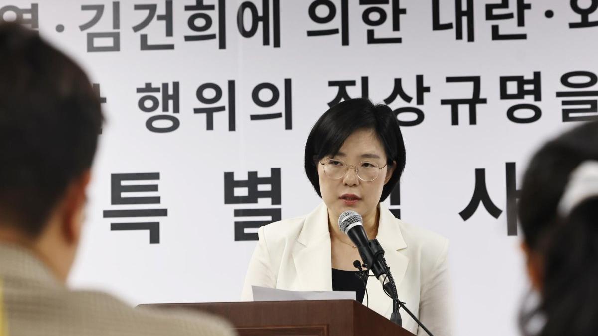 Assistant special counsel Kim Ji-mi gives a briefing at her team's office in Gwacheon, south of Seoul, on Monday. Prosecutors said they found signs of martial law preparations as far back as early 2024. Photo by Yonhap