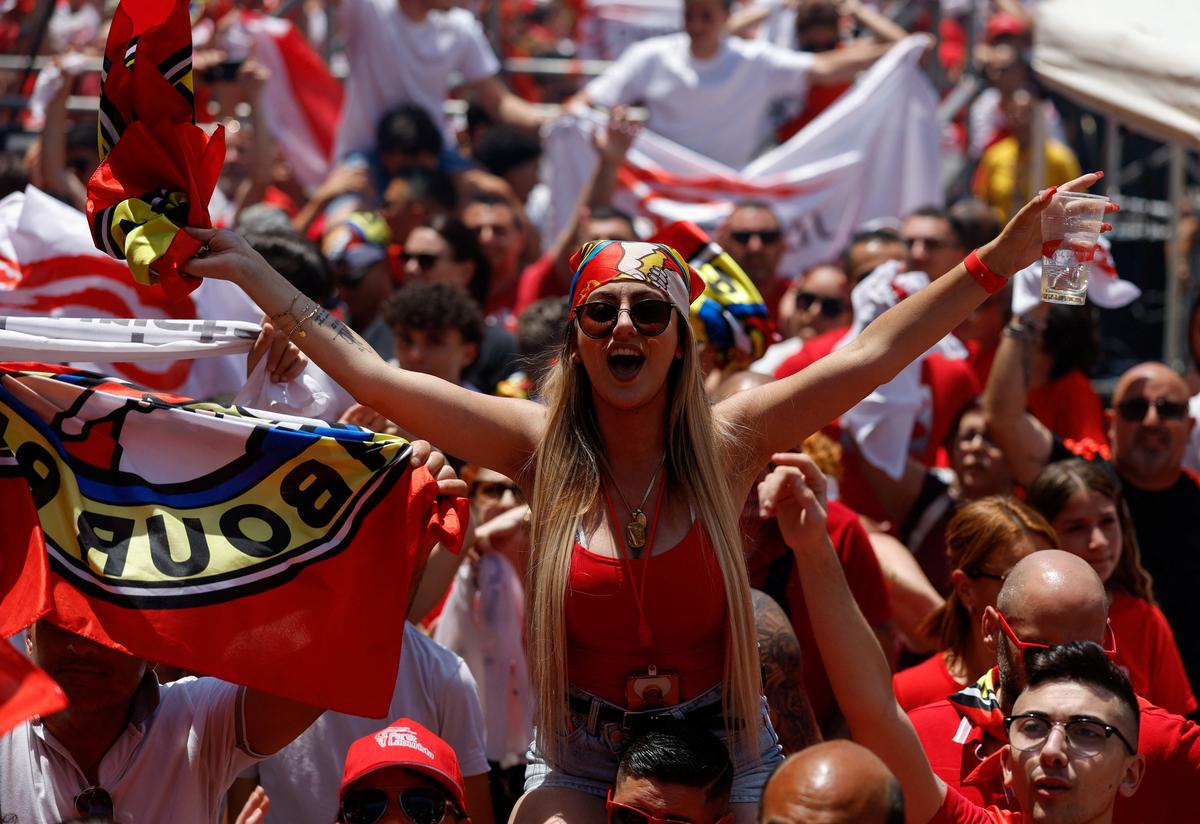 Supporters of Malta's Labour Party celebrate as the party has won the general election, outside the party headquarters in Hamrun, Malta May 31, 2026.  REUTERS/Darrin Zammit Lupi