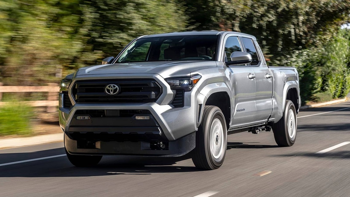 We Compared the 2026 Honda Ridgeline and Toyota Tacoma. Here's the One We'd Buy 