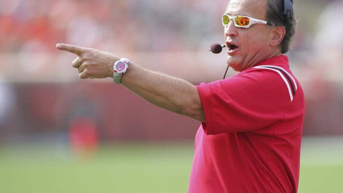 Reports: Former NC State coach Chuck Amato dies at 80 