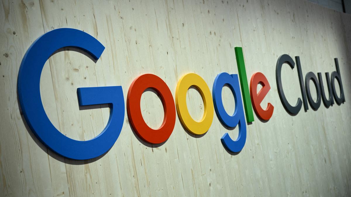 FILE PHOTO: A Google Cloud logo is pictured at a trade fair in Hannover Messe, in Hanover, Germany, April 22, 2024.  REUTERS/Annegret Hilse/File Photo