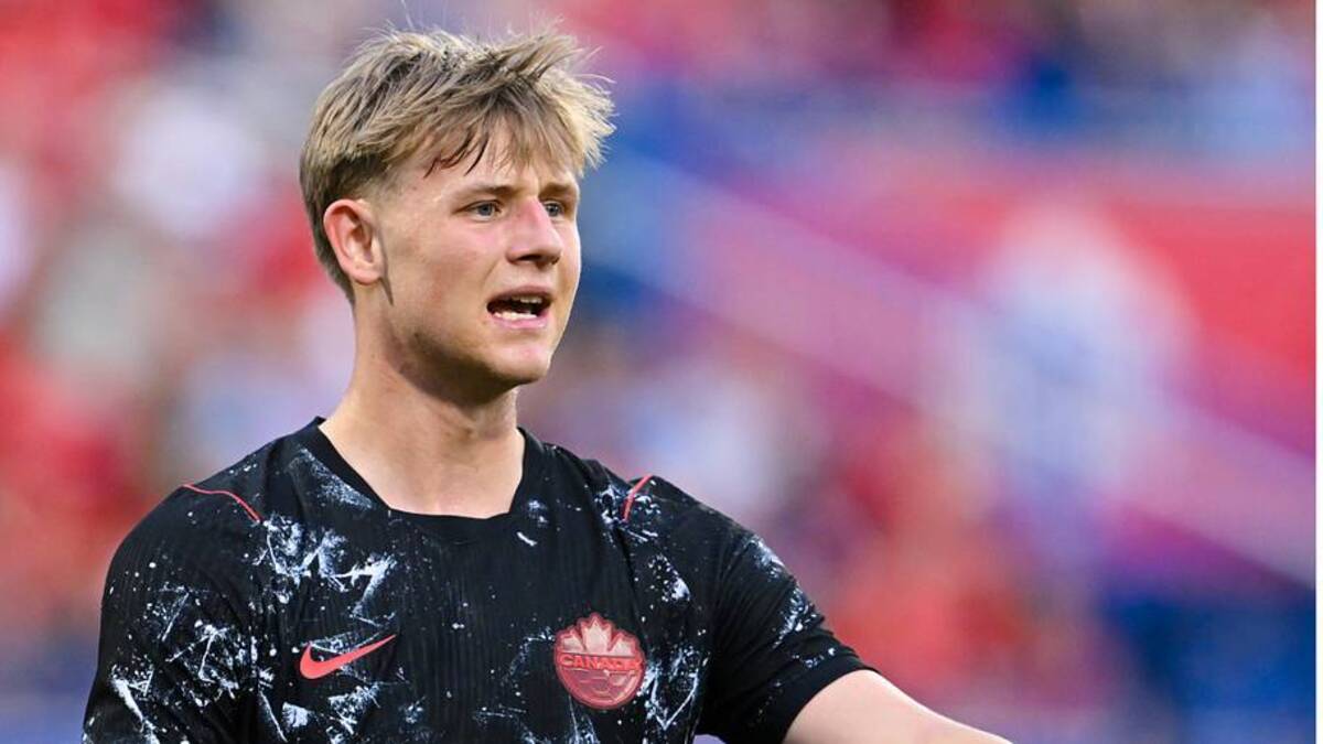  Luc De Fougerolles will likely start alongside Derek Cornelius at center back against Bosnia and Herzegovina. | Minas Panagiotakis/Getty Images 