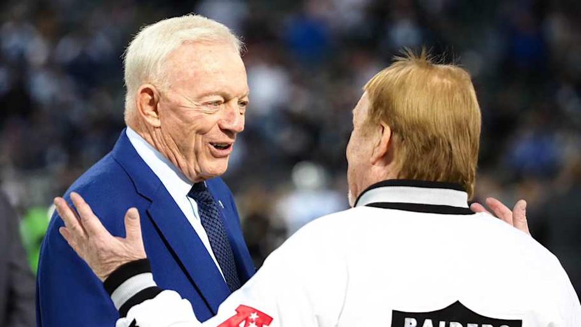  Dec 17, 2017; Oakland, CA, USA; Dallas Cowboys owner Jerry Jones speaks with Oakland Raiders owner Mark Davis before the game at Oakland Coliseum. Mandatory Credit: Kelley L Cox-Imagn Images | Kelley L Cox-Imagn Images 
