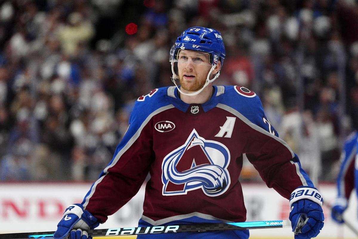  Colorado Avalanche Forward Nathan MacKinnon Named Hart Trophy Finalist 