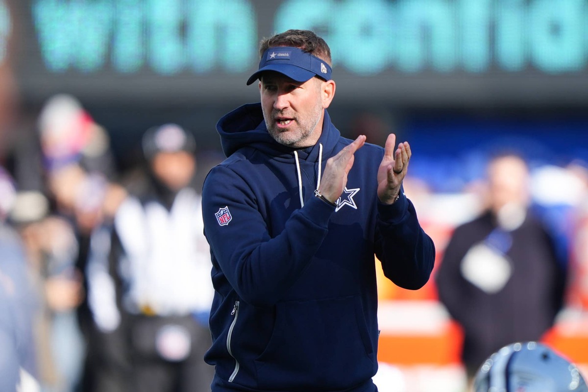  Jan 4, 2026; East Rutherford, New Jersey, USA; Dallas Cowboys head coach Brian Schottenheimer looks on before the game against the New York Giants at MetLife Stadium. Mandatory Credit: Robert Deutsch-Imagn Images 