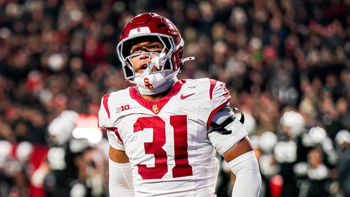  Nov 1, 2025; Lincoln, Nebraska, USA; Southern California Trojans linebacker Jadyn Walker (31) reacts after a stop against the Nebraska Cornhuskers during the fourth quarter at Memorial Stadium. Mandatory Credit: Dylan Widger-Imagn Images | Dylan Widger-Imagn Images 