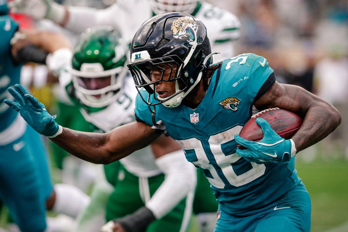  Dec 14, 2025; Jacksonville, Florida, USA;Jacksonville Jaguars running back LeQuint Allen Jr. (36) runs the ball against the New York Jets at EverBank Stadium. Mandatory Credit: Travis Register-Imagn Images