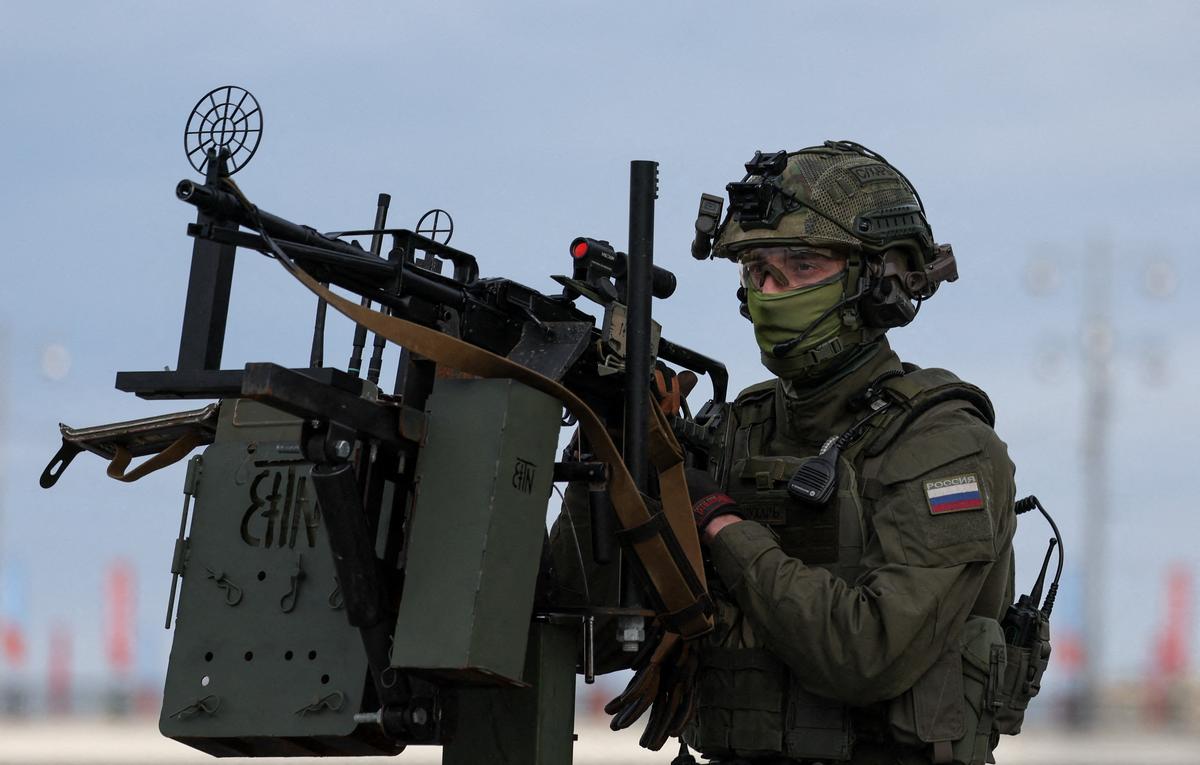 A security guard stands atop a pickup truck armed with a machine gun while patrolling an area amid increased security measures taken before a military parade on Victory Day, marking the 81st anniversary of the victory over Nazi Germany in World War Two, in central Moscow, Russia, May 9, 2026. REUTERS/Anastasia Barashkova