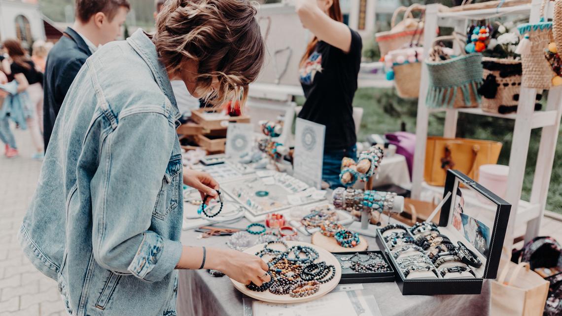 Why No One Is Stopping at Your Craft Show Booth (and How to Fix It Fast) 