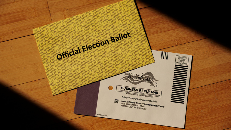 Trump solicita al Supremo autorizar restricciones al voto por correo