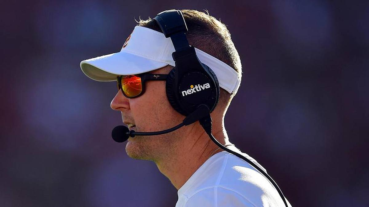  Aug 26, 2023; Los Angeles, California, USA; Southern California Trojans head coach Lincoln Riley watches game action against the San Jose State Spartans during the first half at Los Angeles Memorial Coliseum. Mandatory Credit: Gary A. Vasquez-Imagn Images | Gary A. Vasquez-Imagn Images 