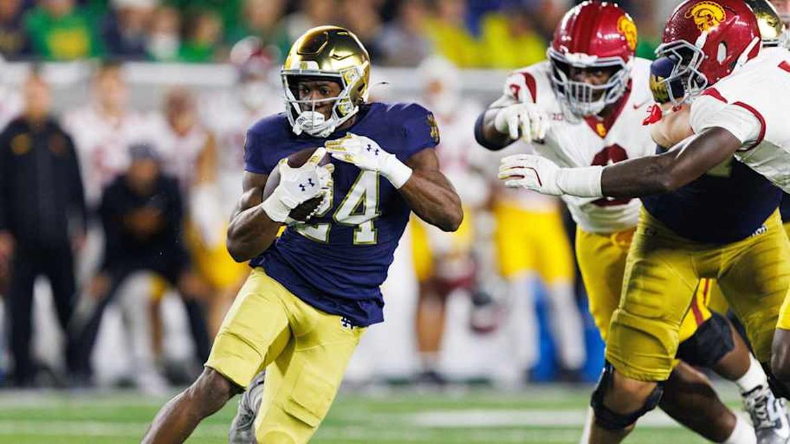  Notre Dame running back Jadarian Price (24) runs with the ball on his way to score a touchdown in the first half of a NCAA football game against Southern California at Notre Dame Stadium on Saturday, Oct. 18, 2025, in South Bend. | MICHAEL CLUBB/SOUTH BEND TRIBUNE / USA TODAY NETWORK via Imagn Images 