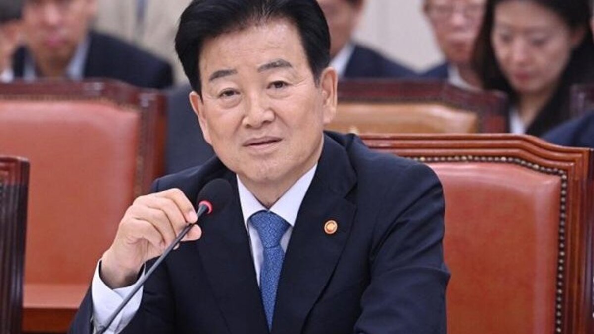 South Korean Unification Minister Chung Dong-young answers lawmakers’ questions during a meeting of the National Assembly Foreign Affairs and Unification Committee in Seoul. Photo by Asia Today
                                            
