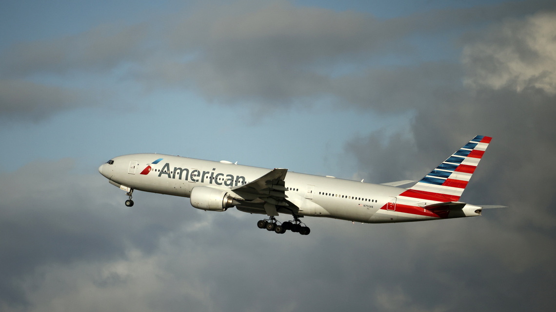 American Airlines boosts premium seating on 777 jets as carriers chase higher-spending travelers 