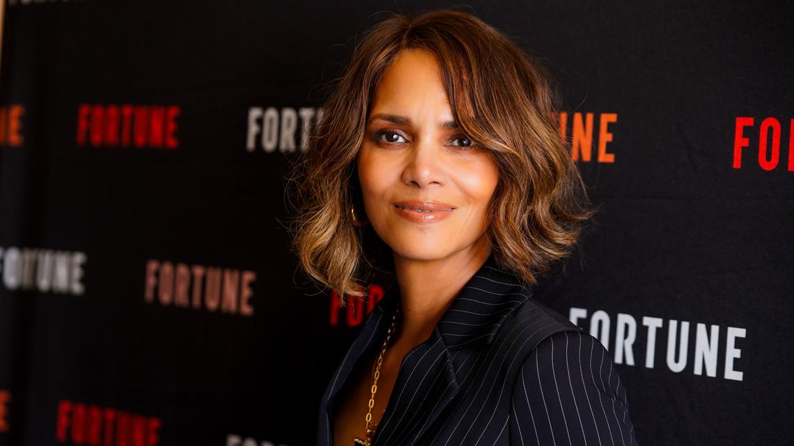 Halle Berry Proved This Retro-Chic Clog Style Elevates Any Outfit (Even Sweats!) 