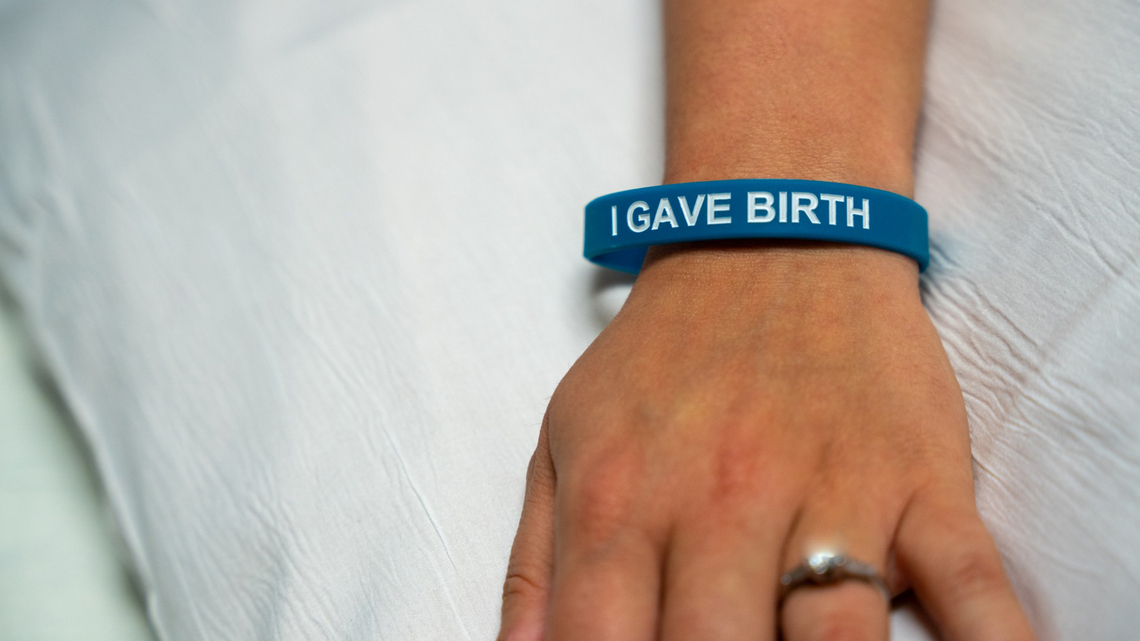 Hospitals say they found a tool to help reduce childbirth risks: wristbands 