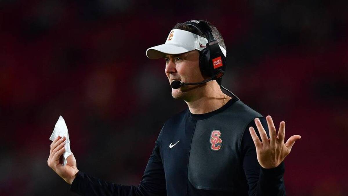  Sep 20, 2025; Los Angeles, California, USA; Southern California Trojans head coach Lincoln Riley watches game action against the Michigan State Spartans during the second half at the Los Angeles Memorial Coliseum. Mandatory Credit: Gary A. Vasquez-Imagn Images | Gary A. Vasquez-Imagn Images 
