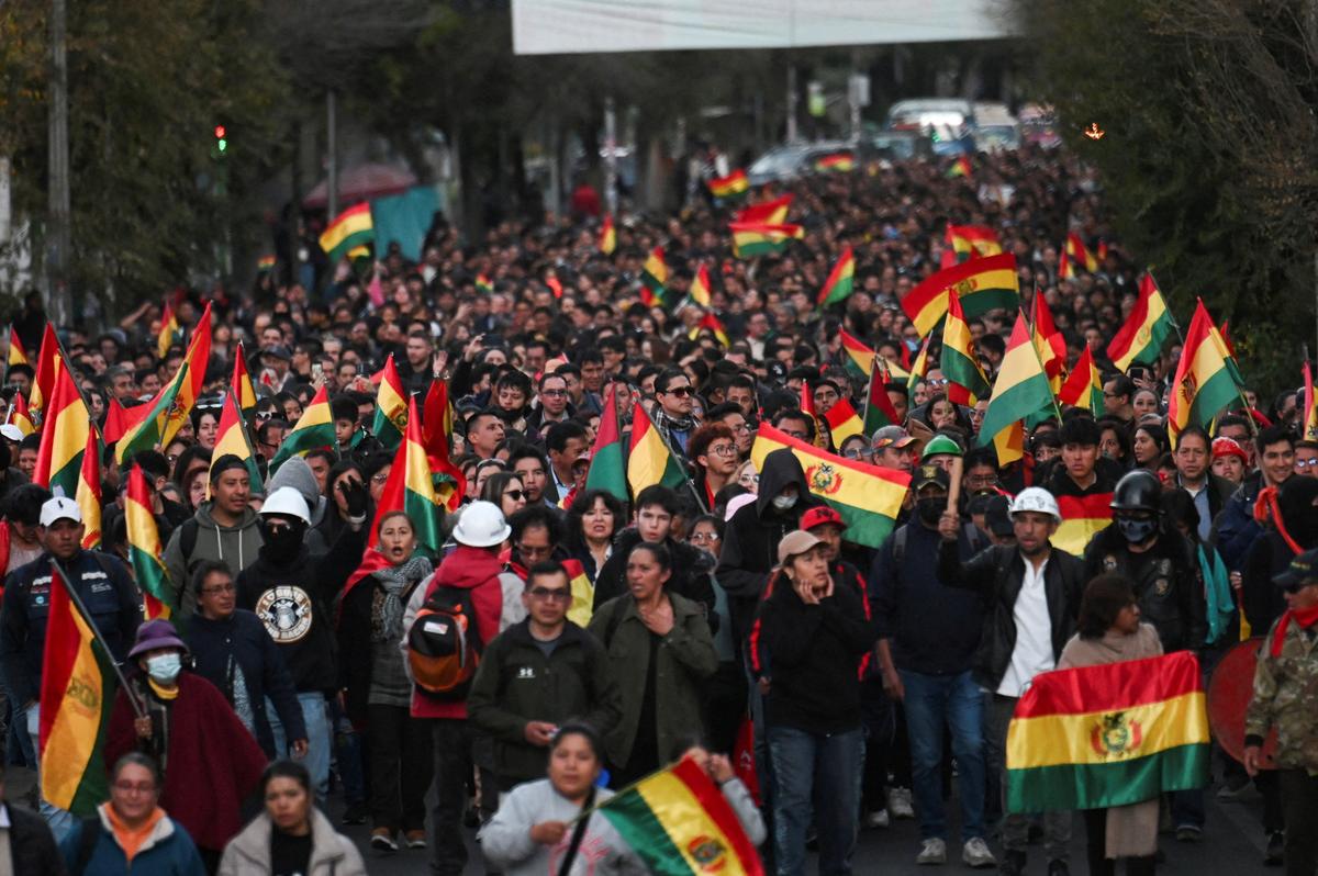 Demonstrators take part in a march, which organizers have dubbed a "defense of democracy," to rally against road blockades and what they call pressure measures used by protesters calling for the resignation of Bolivia’s President Rodrigo Paz, amid the country’s economic and fuel crisis, in La Paz, Bolivia, May 20, 2026. REUTERS/Claudia Morales