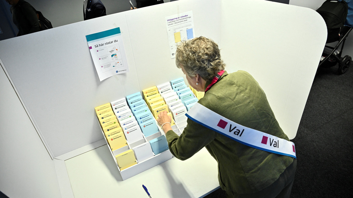 Sweden's election tightens with 11 days to go, TV4 poll shows