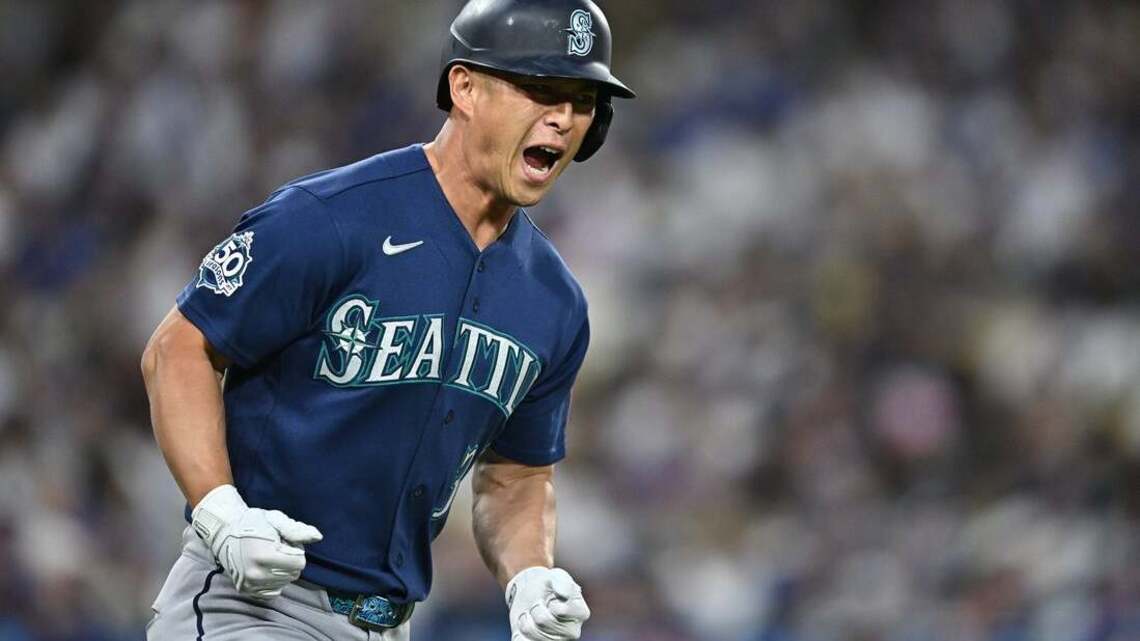 Mariners sock season-best 5 home runs, outslug Dodgers 