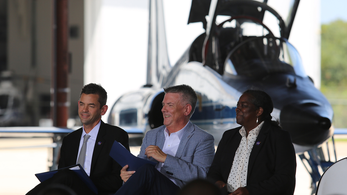 Apollo, Artemis astronauts paired with Air Force Thunderbirds for Kennedy Space Center air show 