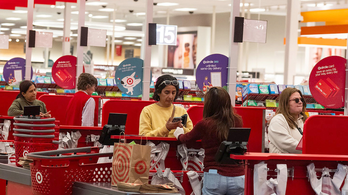 Retail earnings show US consumers keep spending for the right price 