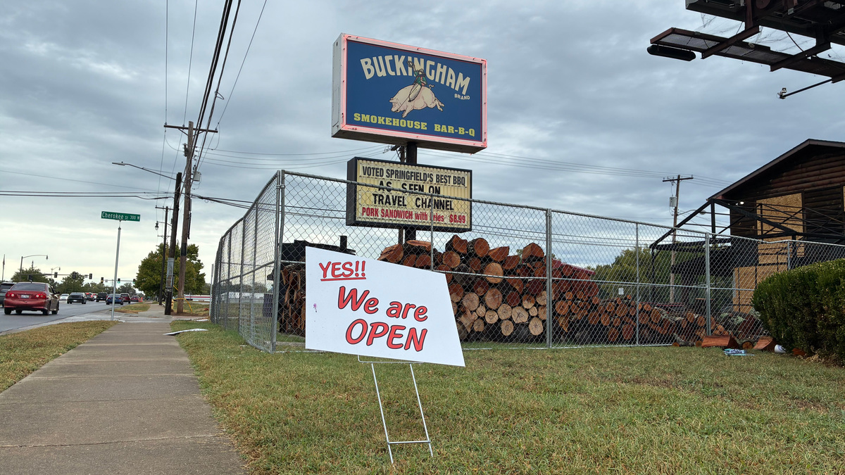 Springfield barbecue spot re-opens for business after fire