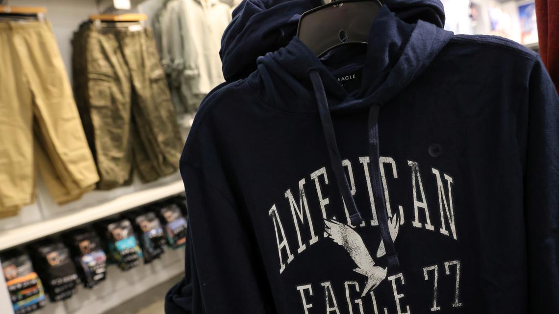 Gap, American Eagle fall as brand troubles weaken annual forecasts 