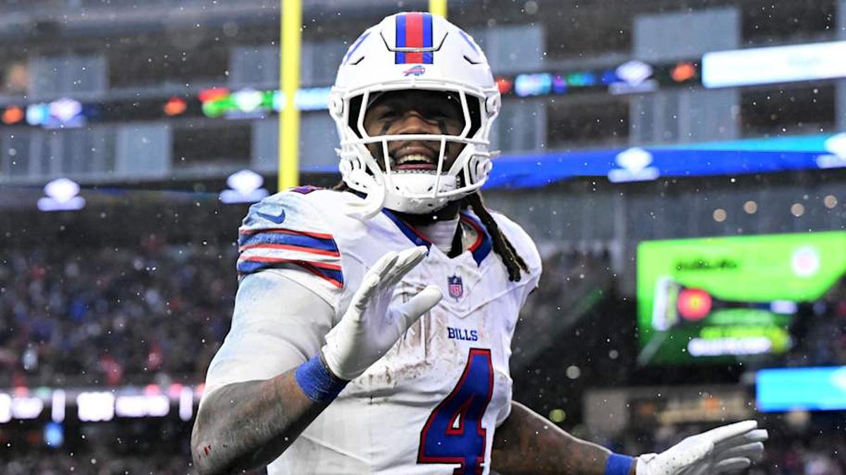  Buffalo Bills running back James Cook III (4) reacts after scoring a touchdown against the New England Patriots during the second half at Gillette Stadium. | Brian Fluharty-Imagn Images 