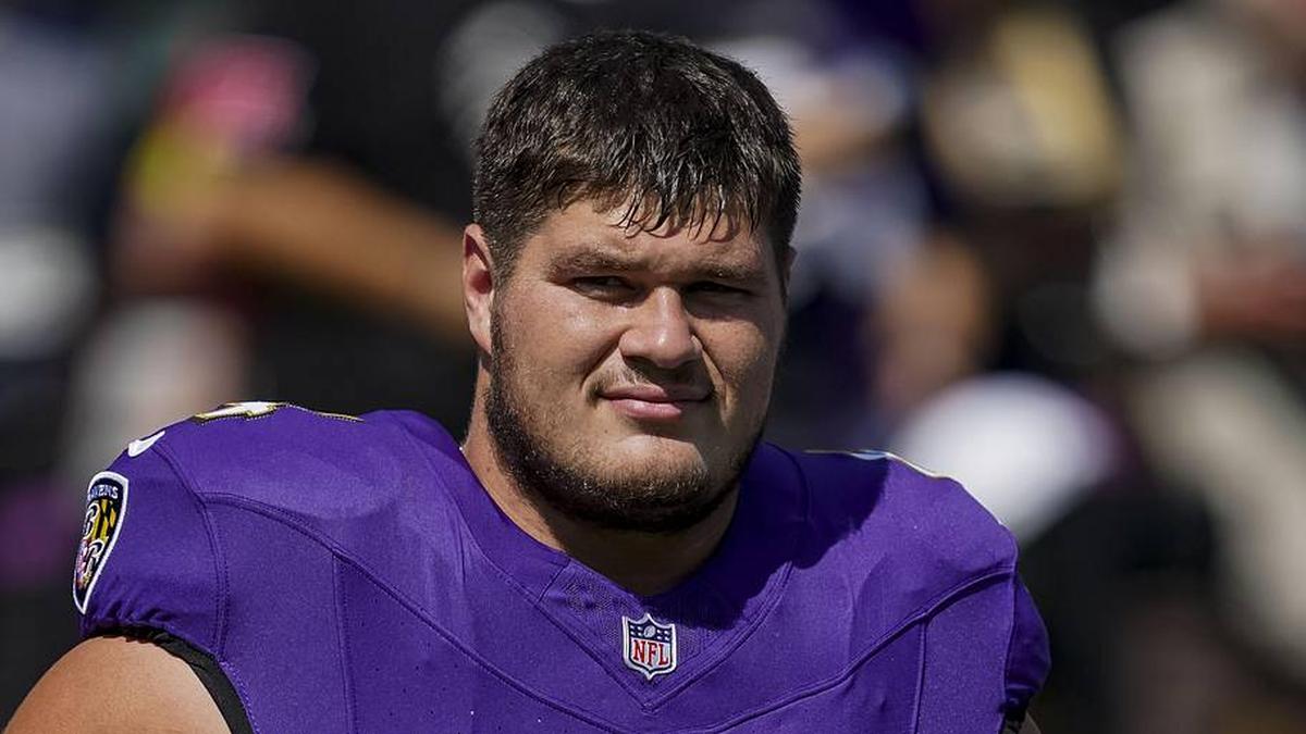  Sep 14, 2025; Baltimore, Maryland, USA; Baltimore Ravens center Tyler Linderbaum (64) before the game against the Cleveland Browns at M&T Bank Stadium. Mandatory Credit: Mitch Stringer-Imagn Images | Mitch Stringer-Imagn Images 